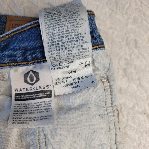 Levi’s 501 High Rise Raw Hem Cut Off Mom Jean Shorts Size 26 - Picture 4 of 6